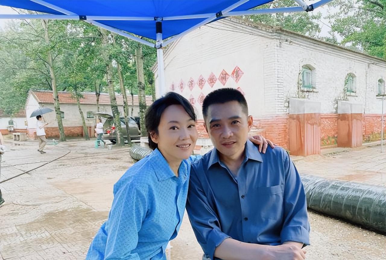 他早年因在电视剧《父母爱情》中饰演深入人心的"老丁"角色而广为人知