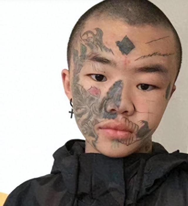 网红梦落空,纹身洗不掉,曾经爆火的14岁纹面男孩,现在却后悔了