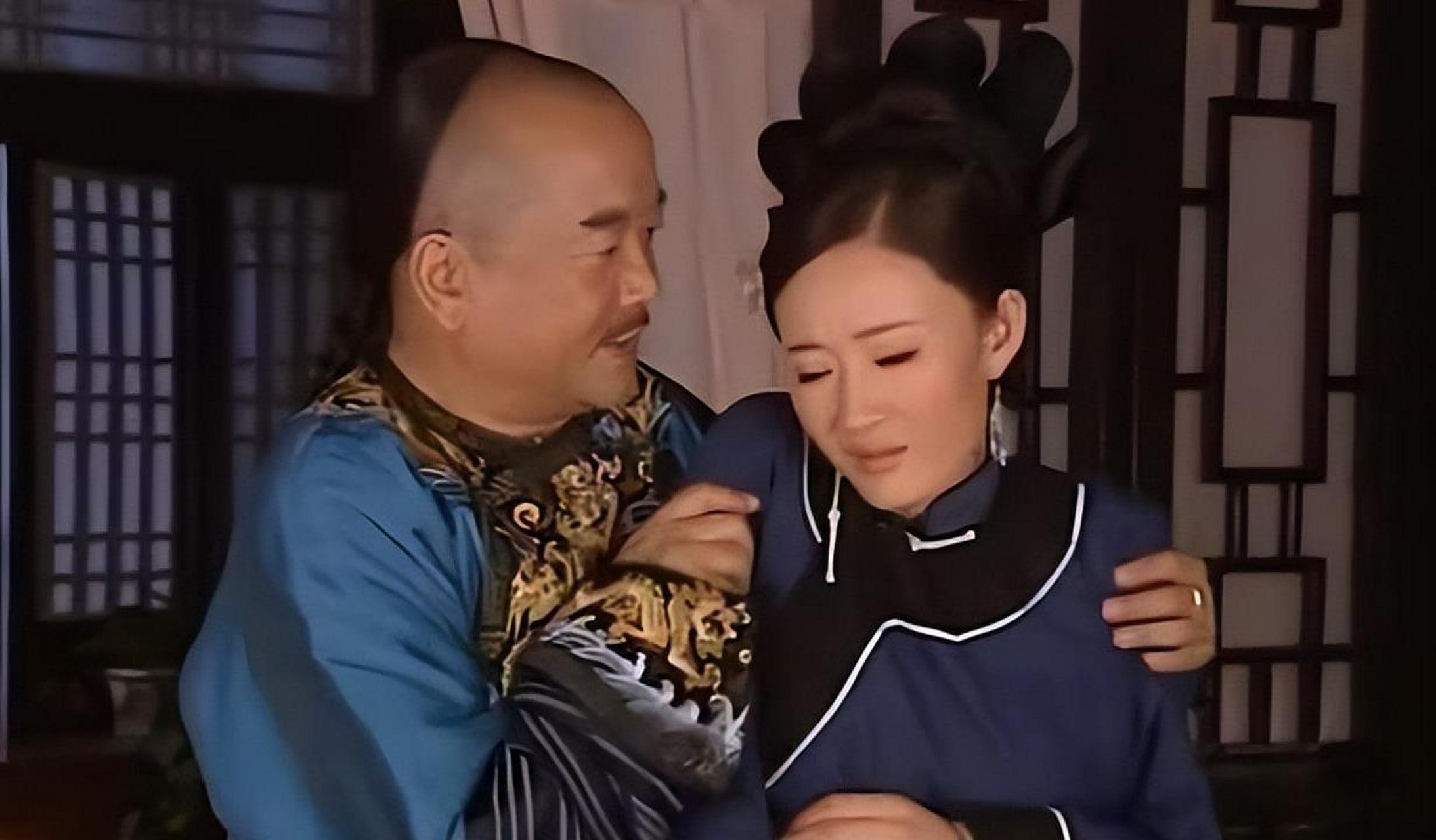 和珅不仅贪财,还钟爱人妻,其妻妾中长二姑善理财,吴卿怜管家事,两人皆