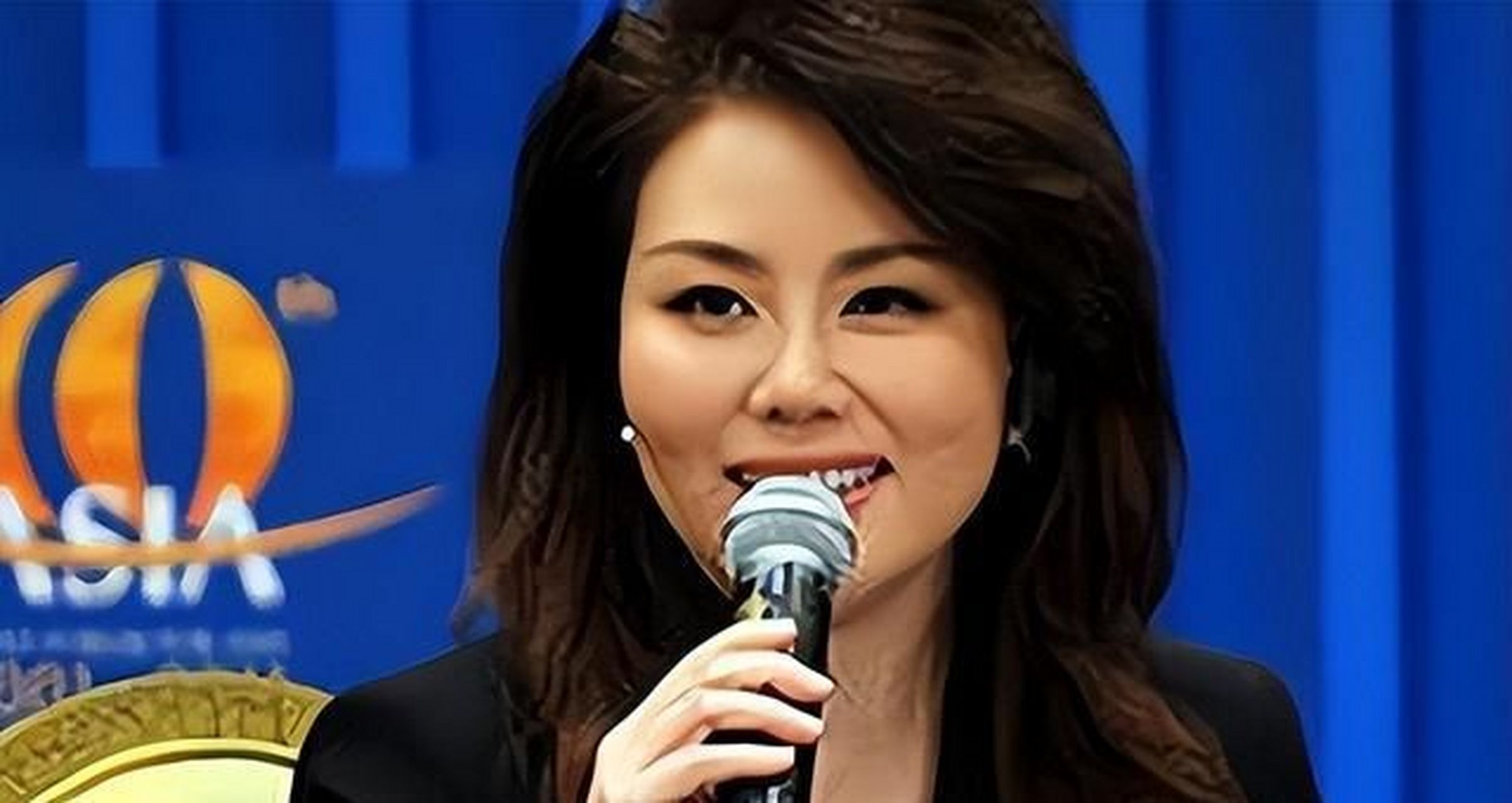 事业巅峰时遭"间谍门"事件打击,名誉受损,内心痛苦.