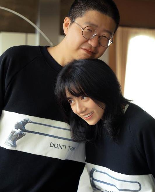 李诞辟谣新恋情:离婚3年,话题不断的前妻黑尾酱"玩失踪"