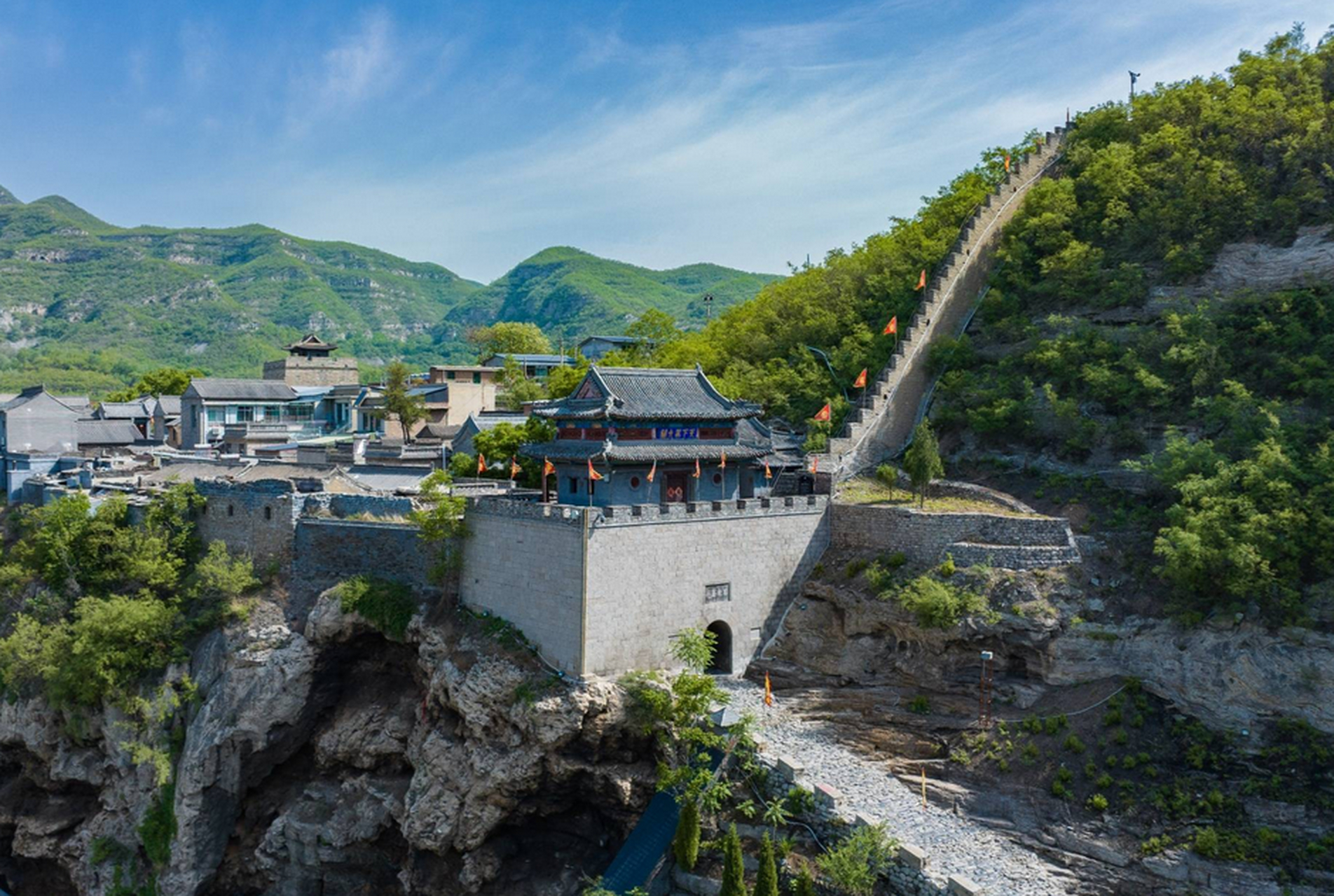 北山公园的欧式风情让人惊艳;藏山的自然美景令人陶醉.