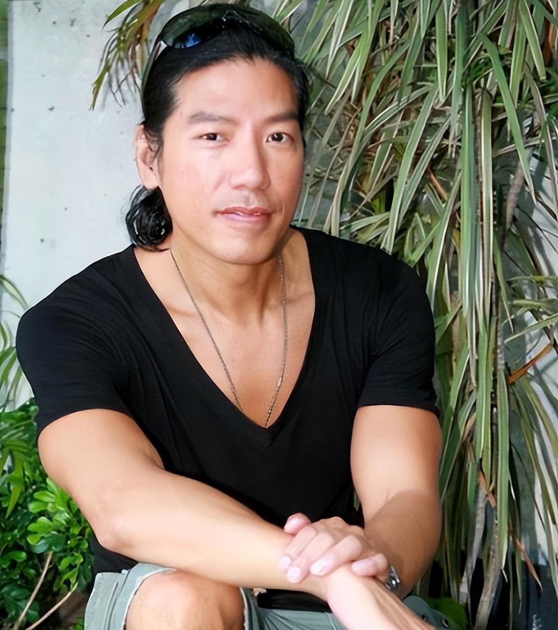 张耀扬黑发显年轻!与林国斌聚餐,何家劲:乌鸦哥会不会掀桌子