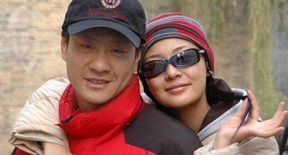 演员连奕名:成名后与妻子离婚,二婚娶杨若兮,前妻红了他落寞了