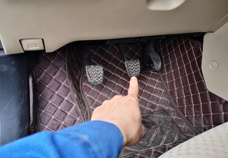预防踩错油门的技巧,你真的会了吗?这样开车更安全
