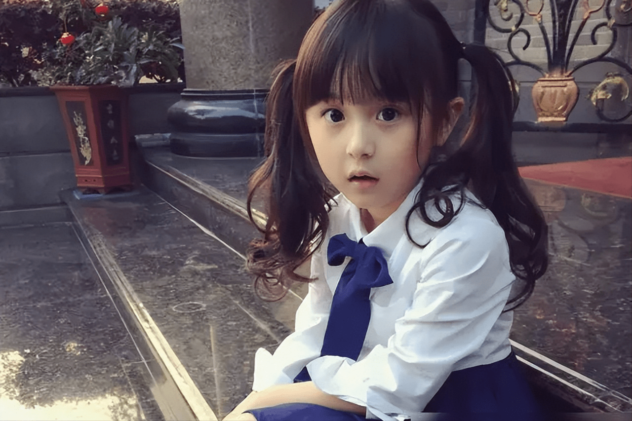 2岁即年入百万的童星刘楚恬,因太漂亮被"禁止整容",如今怎样