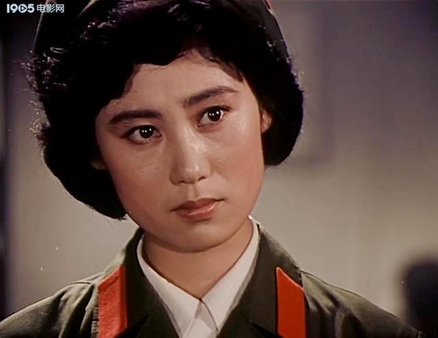 纪实昔日"八一厂厂花"李岚:被王心刚看好,如今68岁依然美如花