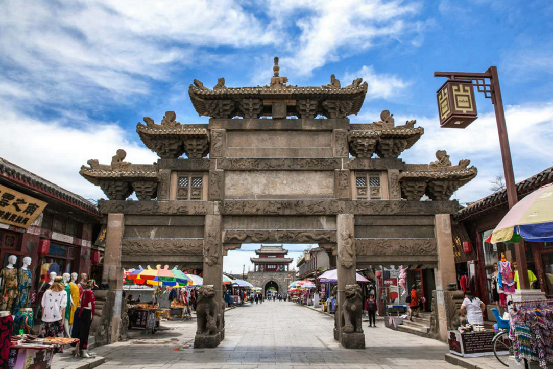 跟朋友回东北老家,逛龙回头景区吃海鲜宴,抢着买单又失败了