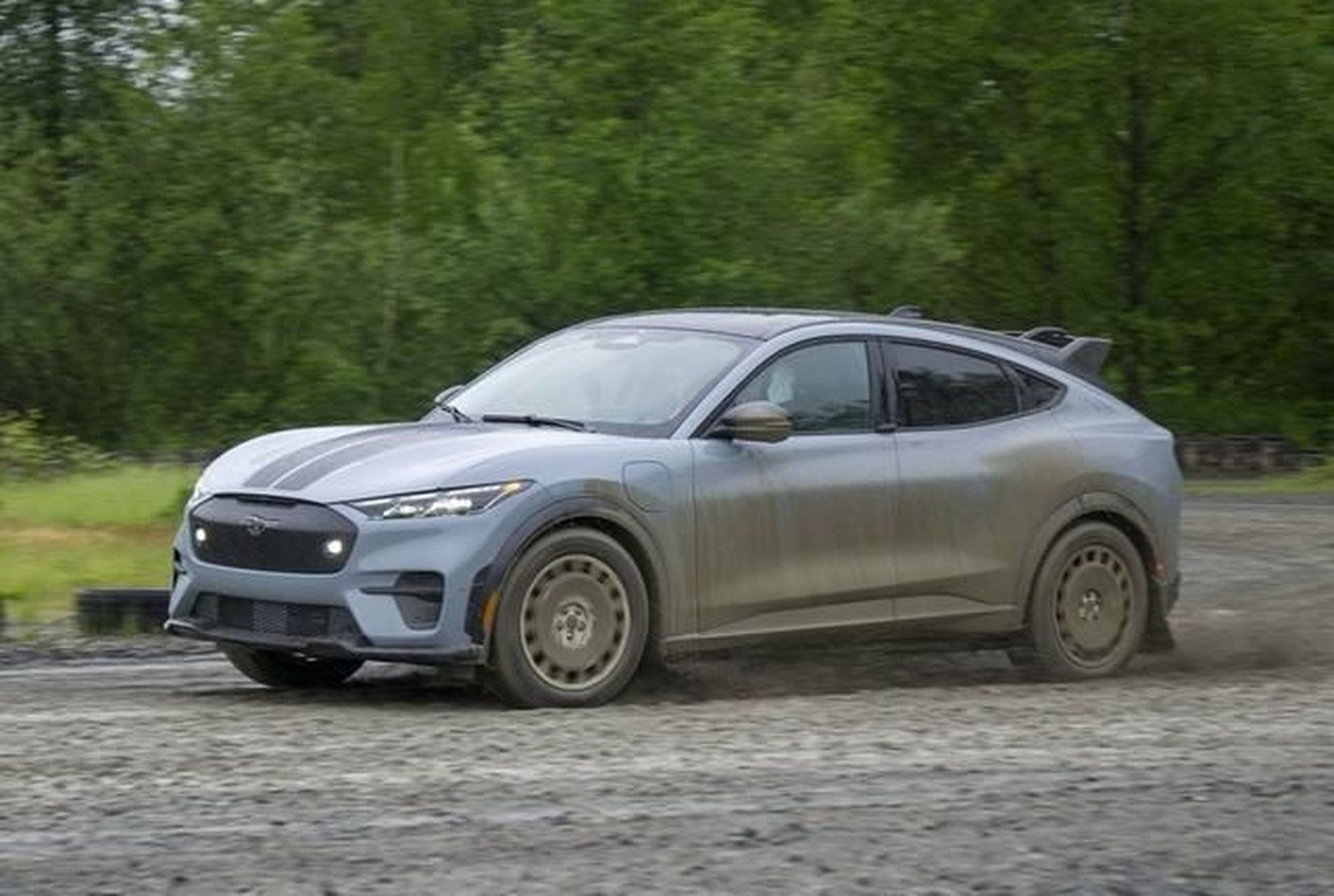 福特野马mach-e 2024款电动suv震撼来袭!