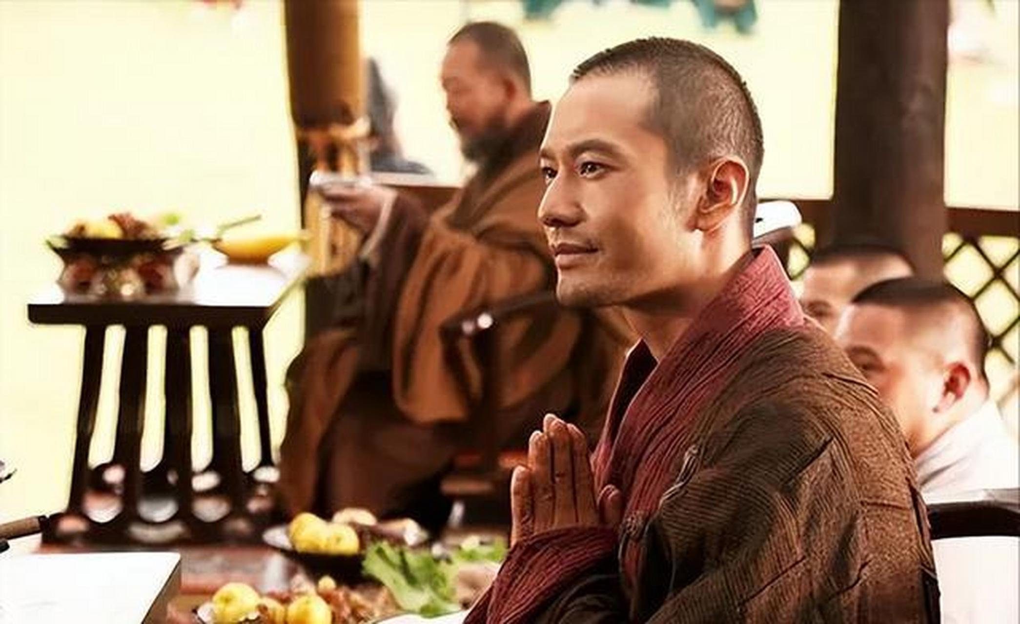 鸠摩罗什,高僧,幼时随母修行,后成得道高僧.