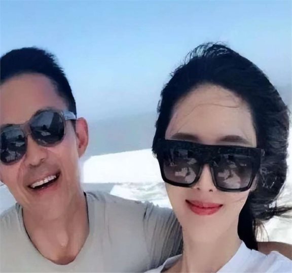 侯勇老婆王瑞照片图片