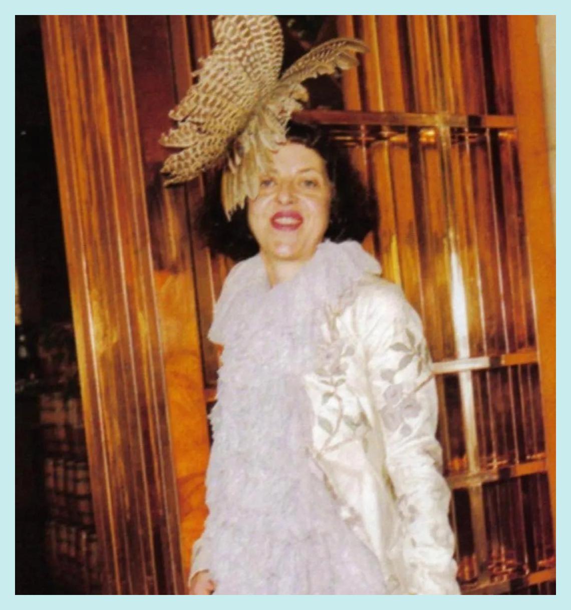 她是时尚圈最疯假名媛,5次自杀,如今被拍成了纪录片