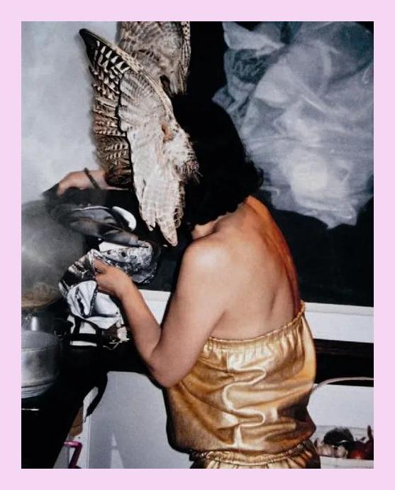 她是时尚圈最疯假名媛,5次自杀,如今被拍成了纪录片