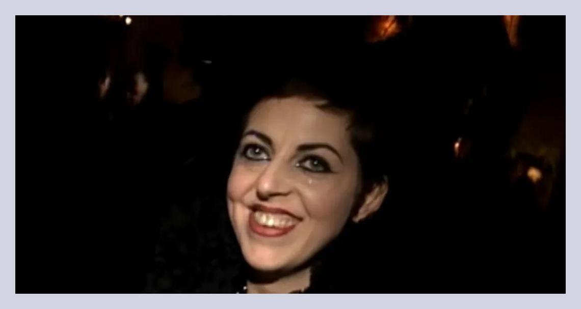 她是时尚圈最疯假名媛,5次自杀,如今被拍成了纪录片