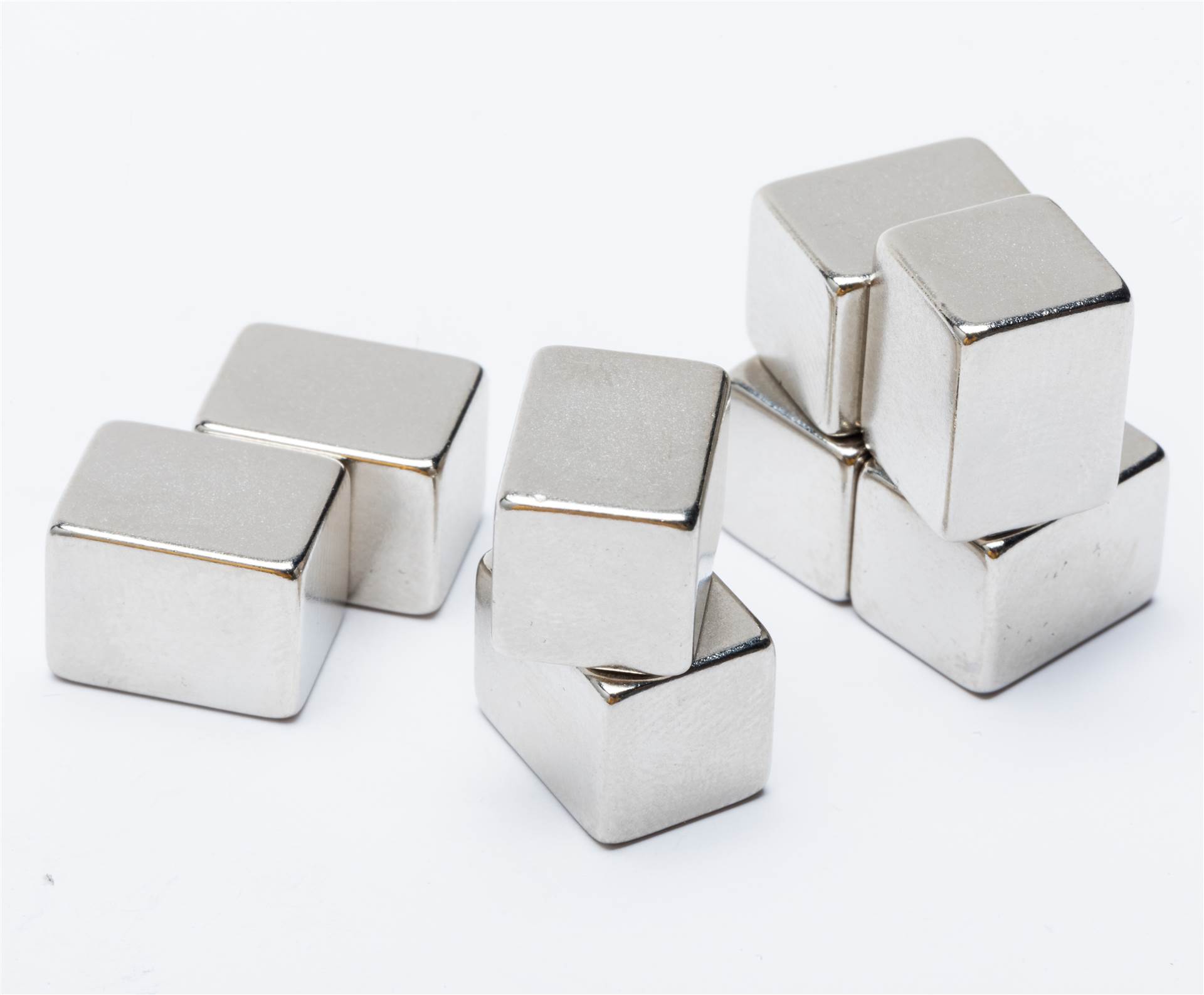 浅谈减轻永磁材料涡流损耗的方法