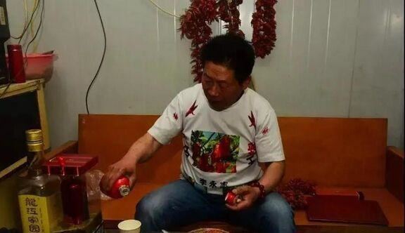 河南辣王李永志:每天5斤辣椒配白酒,破世界纪录,结局让人同情