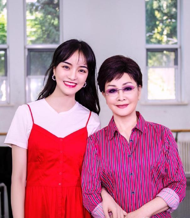 李谷一女儿肖一:在母亲的愧疚下长大,48岁仍未婚让母亲纠结心痛