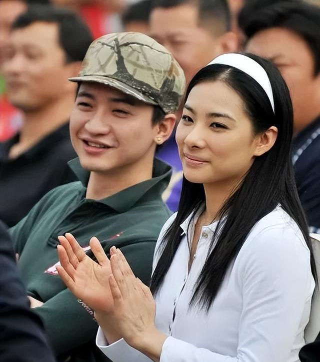 刘璇丈夫胖得太油腻!她发福后像阔太,踩20cm高跟仍比丈夫矮一头