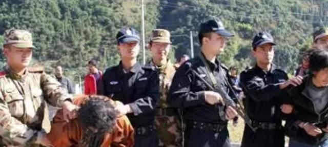 悍匪周向阳大案,抢300余万流窜中越边境,被1000多武警搜山击毙