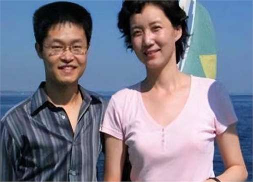 央视主持李修平:42岁再嫁大10岁丈夫,晚年无子女却仍然感觉幸福