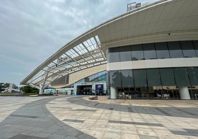 实拍广州郊区云门商场,邻近第三繁忙地铁站,却鲜见游客热情