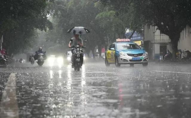 干旱下雨图片