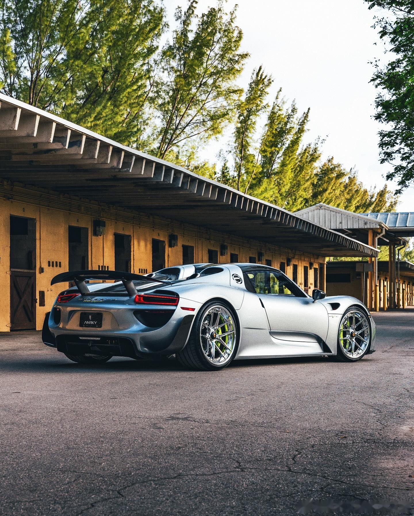 保时捷也栽在电车上了!