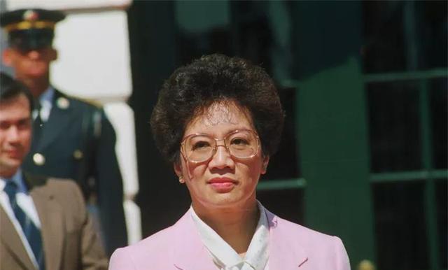 女科拉（女科长的私生存
）《女科长的人生》