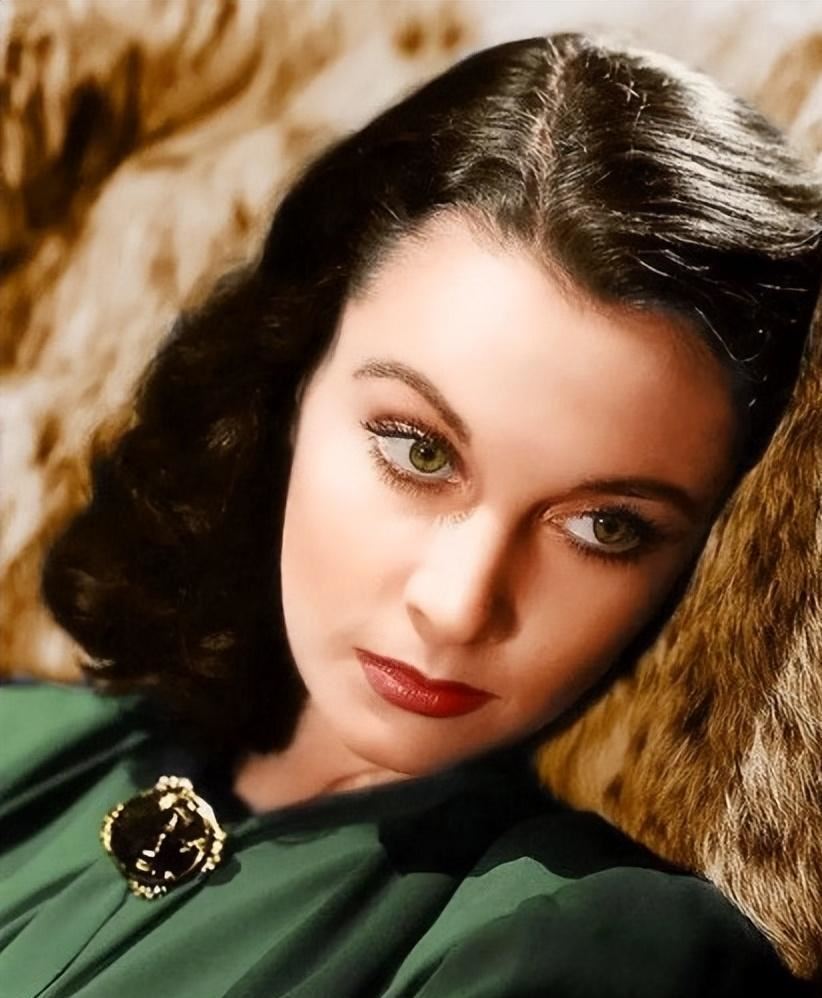 费雯丽和泰勒:容貌相似的旷世美人,猫眼绿和紫罗兰双眸摄人心魄