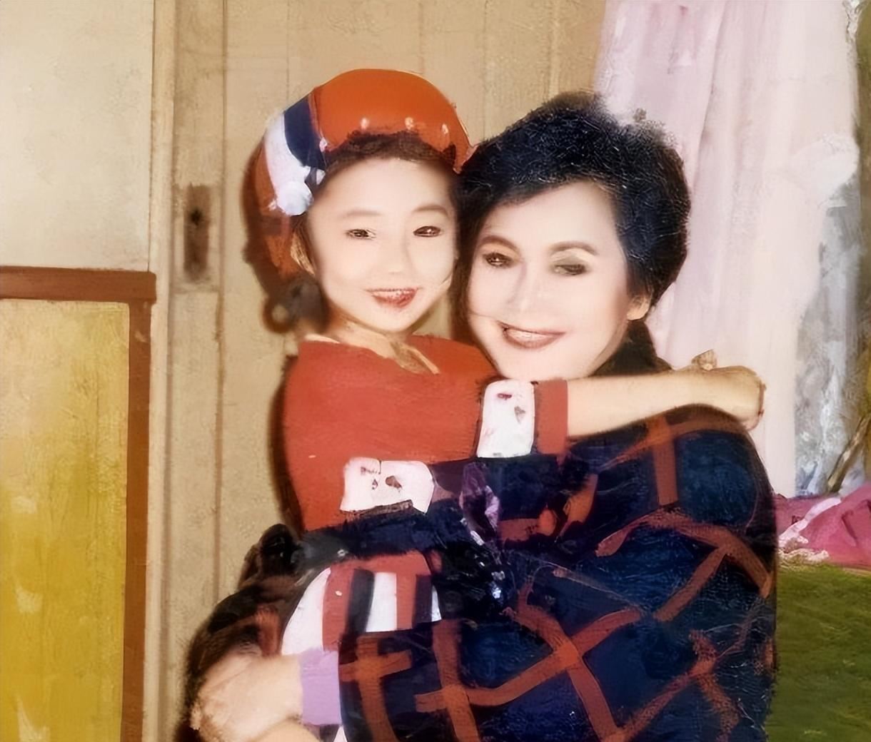 李谷一女儿肖一:在母亲的愧疚下长大,48岁形影单只让母亲心痛