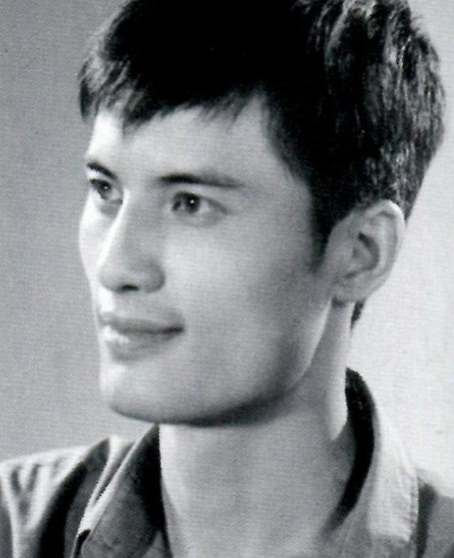 演员李羚:嫁大13岁初恋男友,婚后住10平米废弃车库,现状如何?