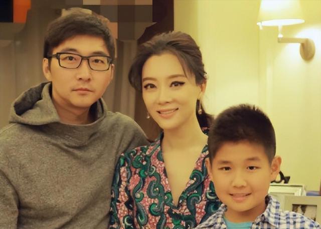 陈数为继子放弃生育目睹丈夫梅开三度却不离婚她到底图什么