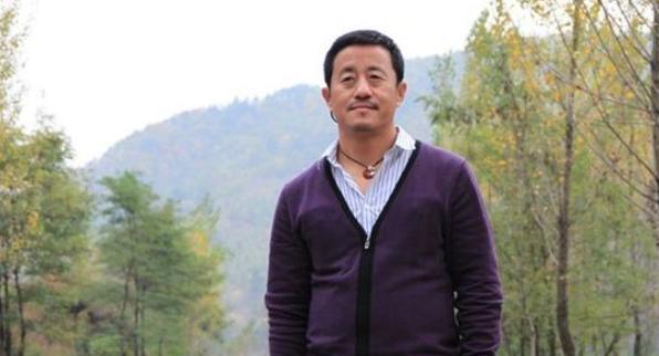 赵本山的爱徒王小宝,被质疑揩油林志玲,为何要退出《乡村爱情》