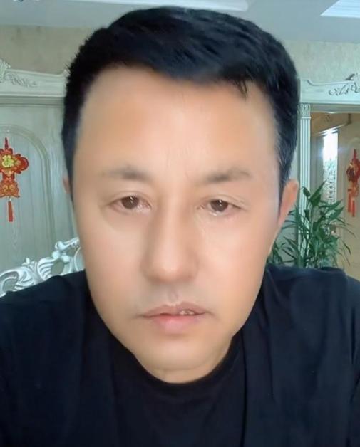 赵本山的爱徒王小宝,被质疑揩油林志玲,为何要退出《乡村爱情》