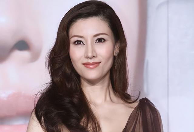 李嘉欣耗费青春没进豪门,30多岁急需嫁人,闺蜜徐绮雯被人挖墙角