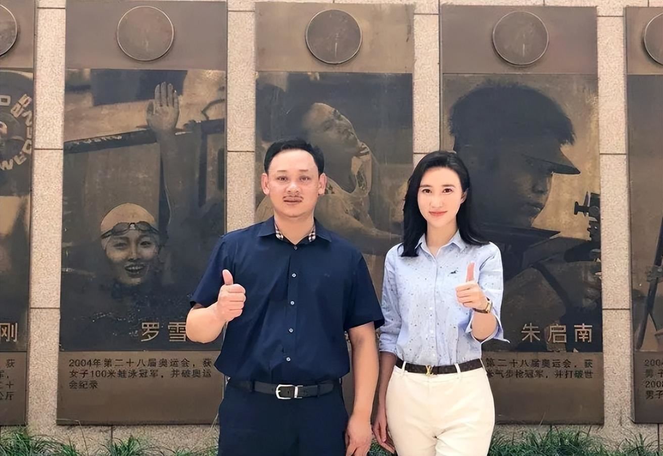 举重冠军占旭刚近况:任职副局长官至副厅级,与空姐妻子恩爱无比