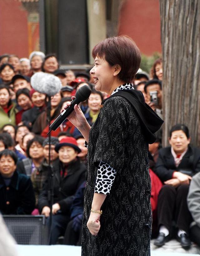 央视著名主持人刘璐:退休多年后如今还好吗?