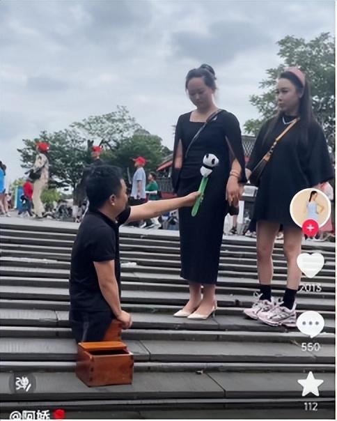 案件回顾:"连体夫妻"爆红后,无腿男抛弃断臂妻子