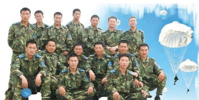 08年汶川地震,空降兵15勇士4999米高空舍命一跳,今都是何职位?