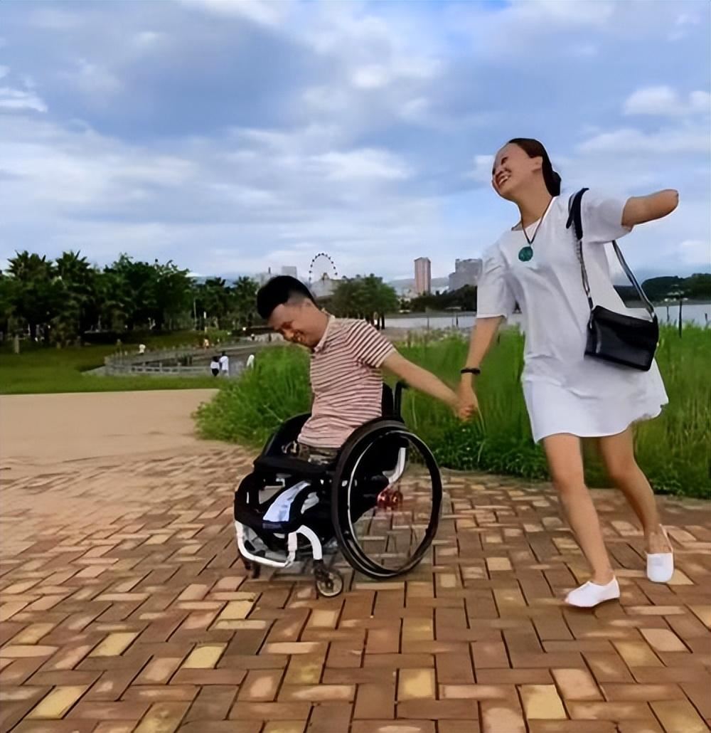 案件回顾:"连体夫妻"爆红后,无腿男抛弃断臂妻子