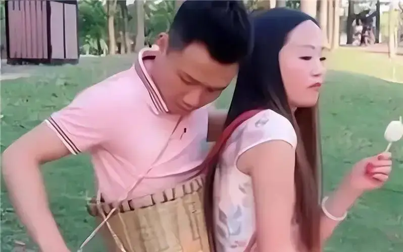 案件回顾:"连体夫妻"爆红后,无腿男抛弃断臂妻子