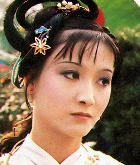 贾迎春的悲剧人生,是因为性格懦弱,还是命运使然?