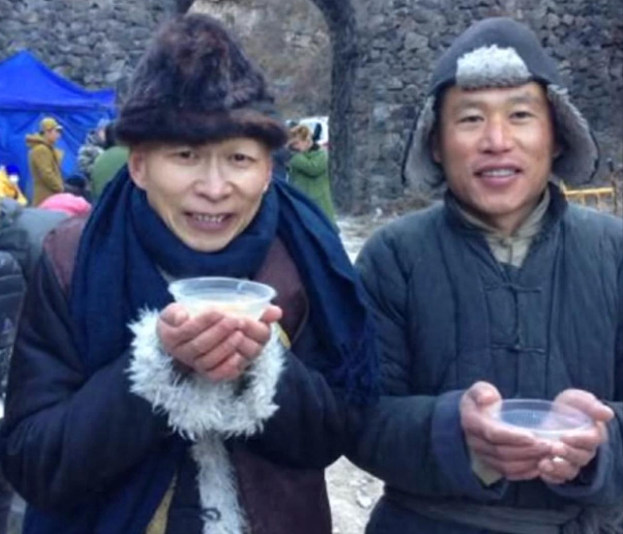 因"太丑"爆红的李明,演汉奸太像被出租车拒载,女儿长得太漂亮