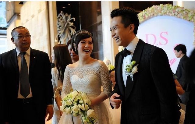 郝蕾:跟刘烨离婚后,自己一人养育双胞胎儿子,如今过得怎么样了