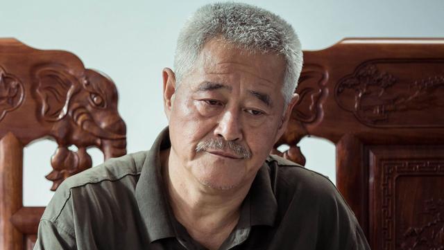 《乡村爱情》中看门大爷"老严头",66岁高调再婚,新娘年轻貌美