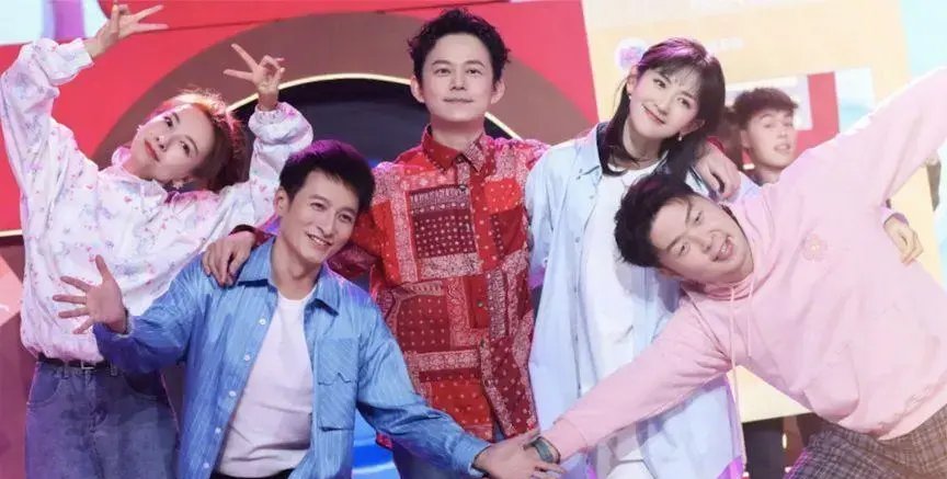 同为《快乐大本营》主持人:如今差距早已拉大,红不红是有原因的