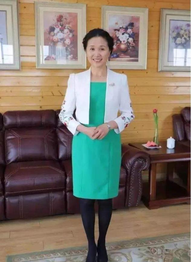 "非诚勿扰"黄菡:倒追嫁同学,恩爱30年无绯闻,女儿比她还漂亮