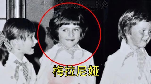 30岁梅拉尼娅罕见少女照,被克林顿搂住小腰,表情害羞笑容甜美