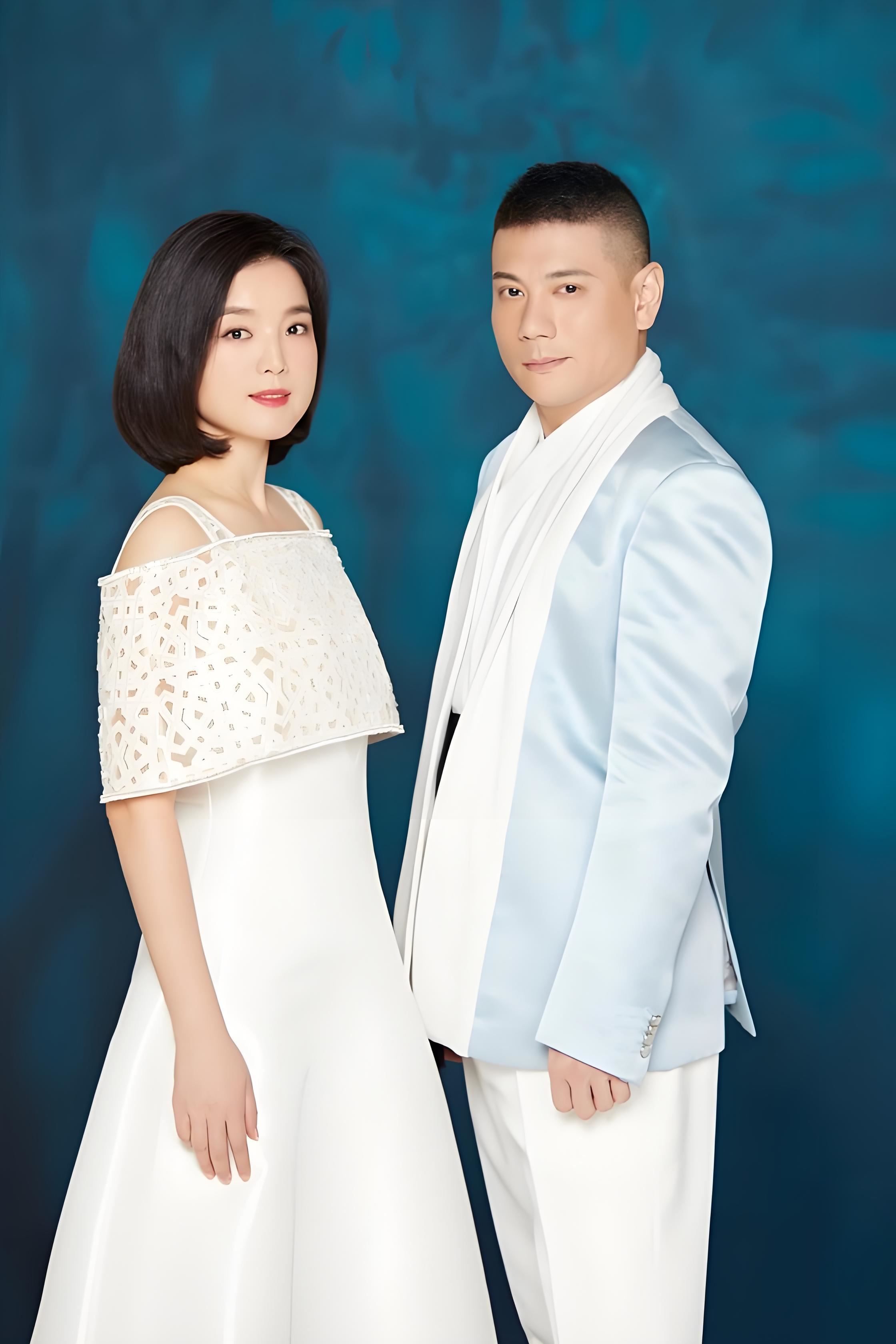 歌手白雪:38岁与富豪离婚,二婚嫁小8岁东北丈夫,现状怎样了?