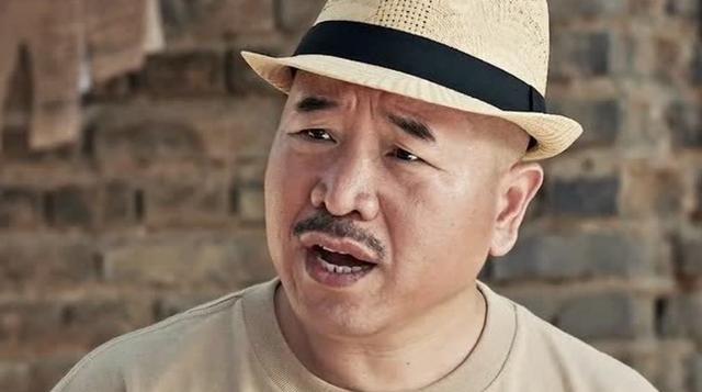 《乡村爱情》中看门大爷"老严头",66岁高调再婚,新娘年轻貌美